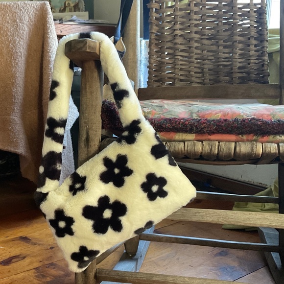 Lolita jade fuzzy mini bag - Picture 9 of 9